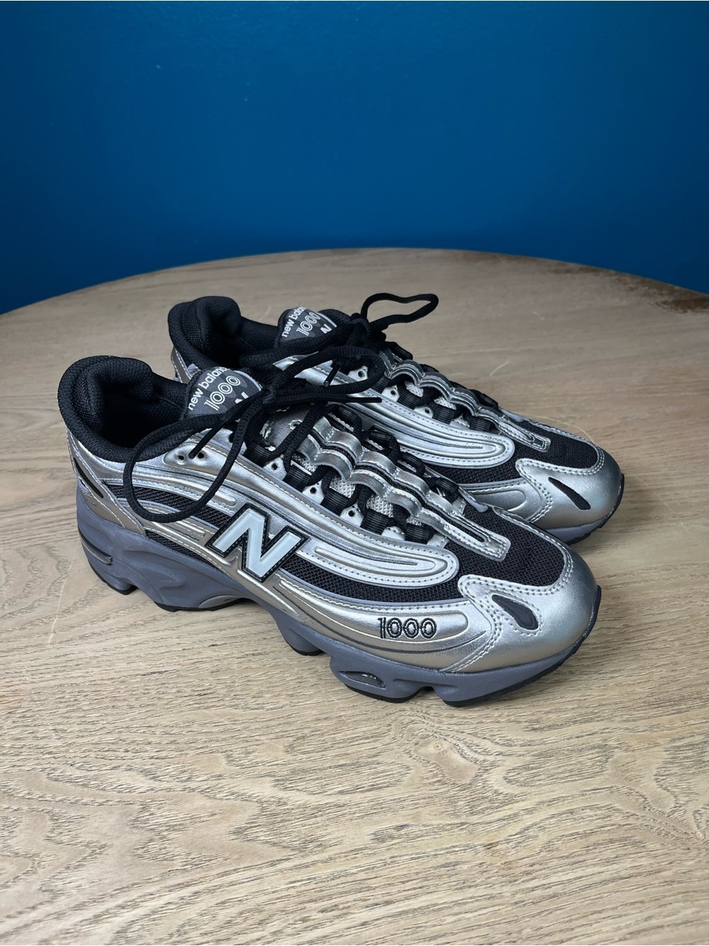 New Balance 1000 Grey Day 2025 Sneakers Silver Metallic Black Mens 8 Womens 9.5
